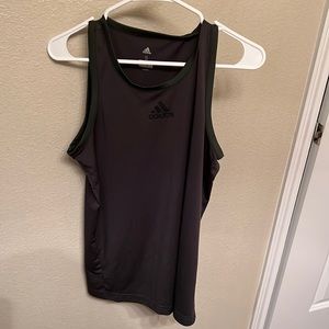 dark gray tank top! It’s pretty light and easy to wear! Super comfortable!